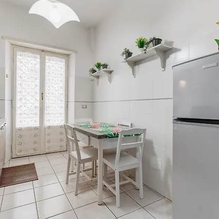 Cozy 2-bedroom Flat With Balcony In Monteverde Appartement Rome