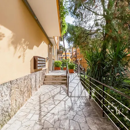 Cozy 2-bedroom Flat With Balcony In Monteverde Apartman