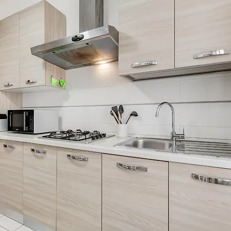Cozy 2-bedroom Flat With Balcony In Monteverde Rome