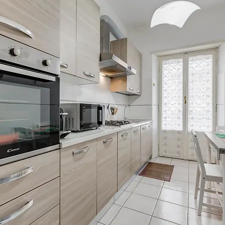 Apartment Cozy 2-bedroom Flat With Balcony In Monteverde *