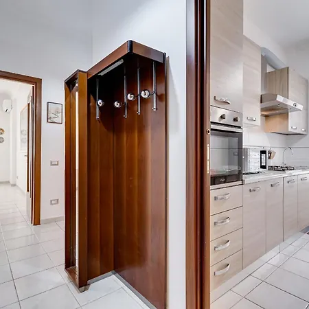 Apartment Cozy 2-bedroom Flat With Balcony In Monteverde