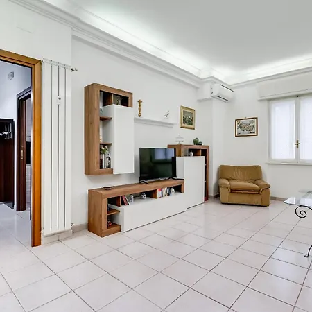Cozy 2-bedroom Flat With Balcony In Monteverde *