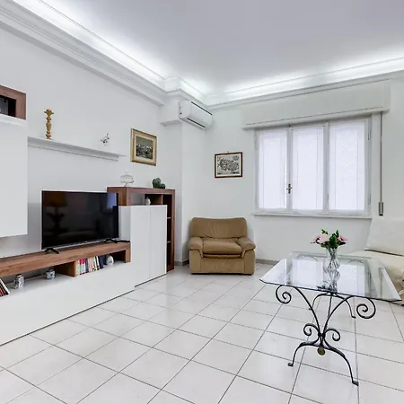Cozy 2-bedroom Flat With Balcony In Monteverde Apartment