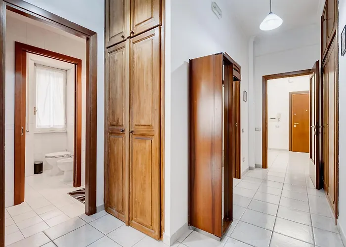 Cozy 2-bedroom Flat With Balcony In Monteverde Апартаменты *