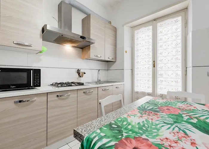 Cozy 2-bedroom Flat With Balcony In Monteverde * Рим