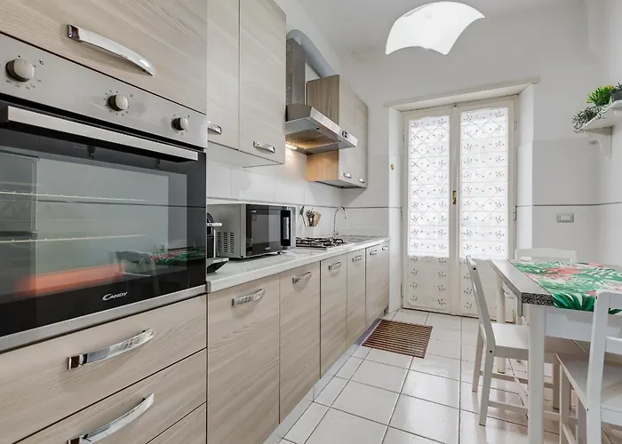 Апартаменты Cozy 2-bedroom Flat With Balcony In Monteverde *