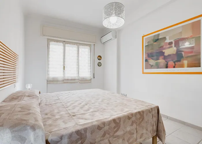 Cozy 2-bedroom Flat With Balcony In Monteverde * Рим