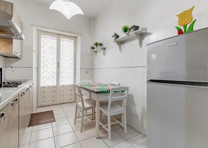 Cozy 2-bedroom Flat With Balcony In Monteverde Апартаменты Рим