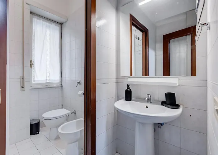 Апартаменты Cozy 2-bedroom Flat With Balcony In Monteverde Рим