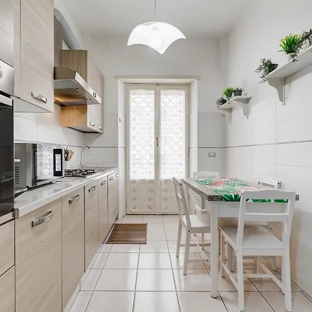 Cozy 2-bedroom Flat With Balcony In Monteverde Lägenhet